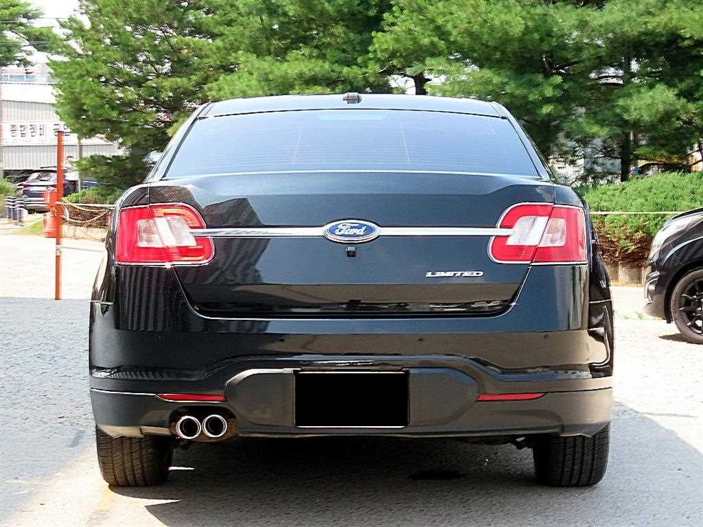 Ford Taurus — photo 04