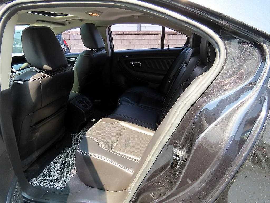 Ford Taurus — photo 06