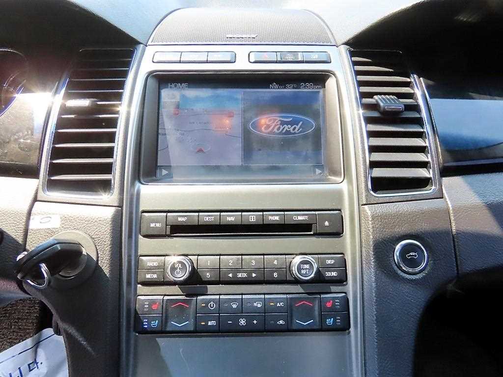 Ford Taurus — photo 14