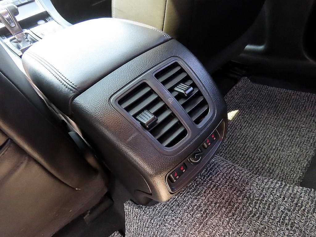 Ford Taurus — photo 17
