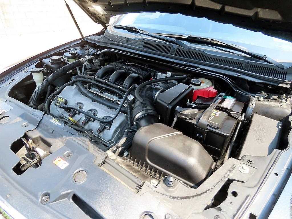 Ford Taurus — photo 19