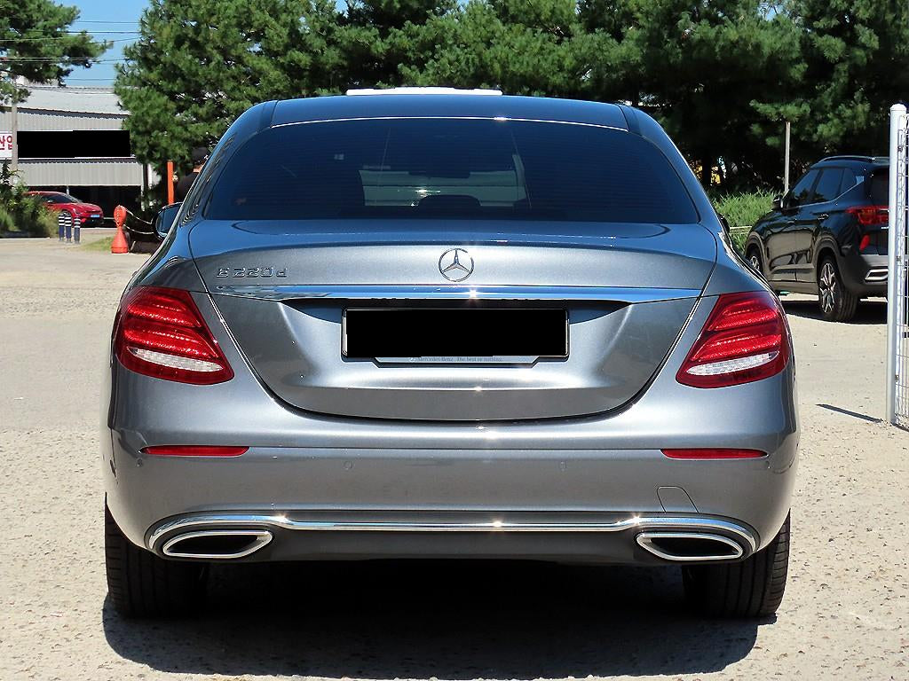 Mercedes-Benz E-Class — photo 04