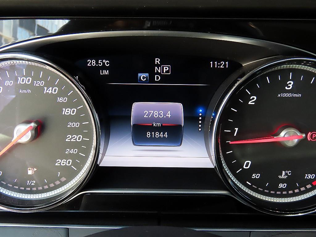 Mercedes-Benz E-Class — photo 09