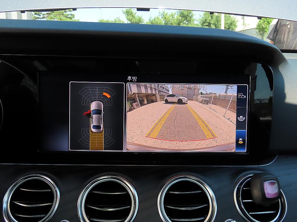 Mercedes-Benz E-Class — photo 15