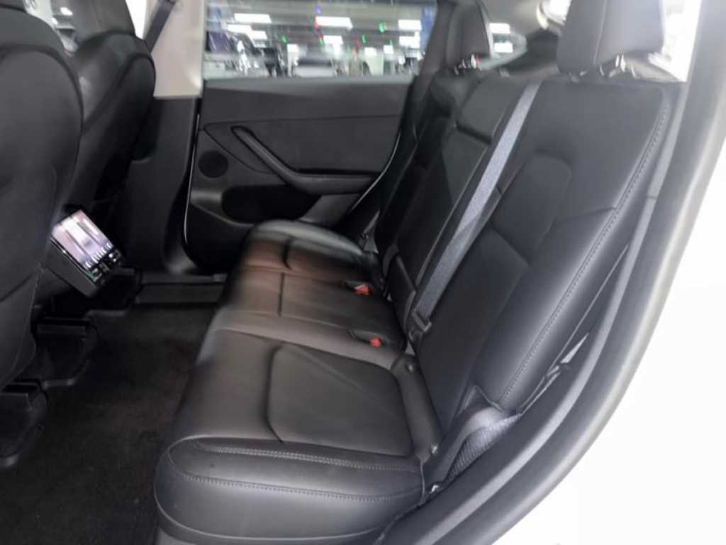 Tesla Model Y — photo 07