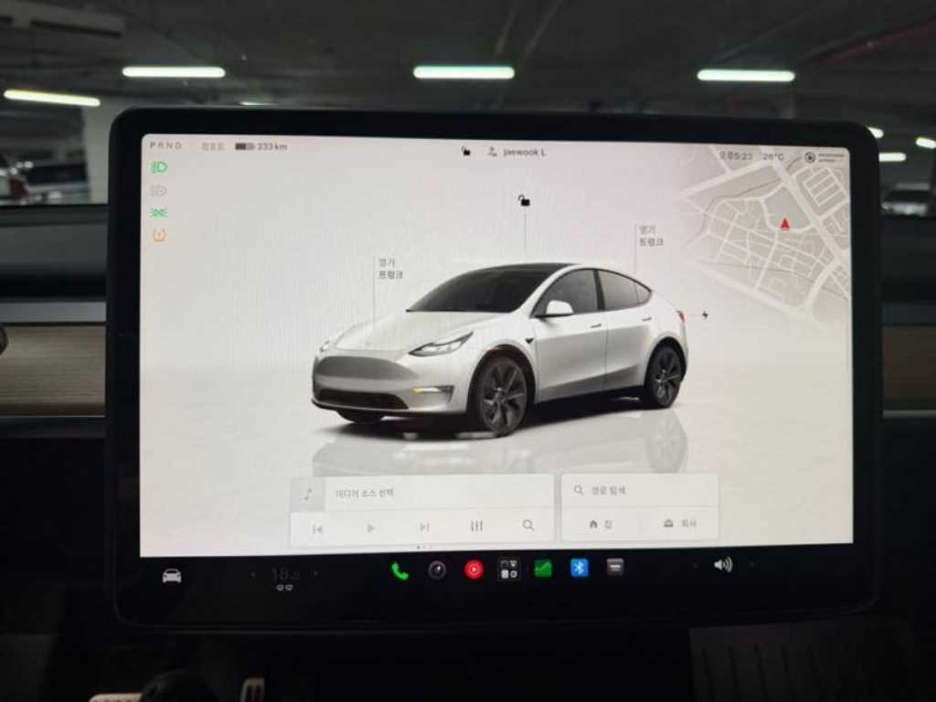 Tesla Model Y — photo 09