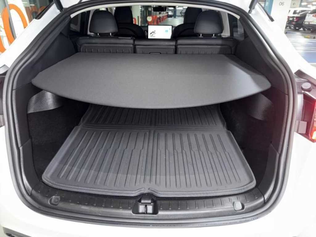 Tesla Model Y — photo 17