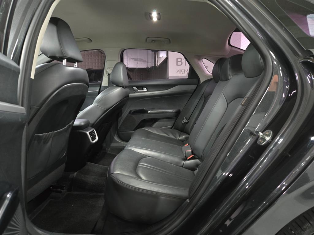 Kia K5 — photo 07
