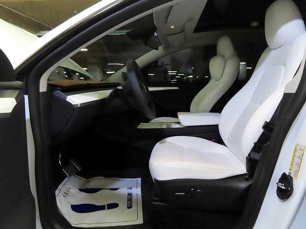 Tesla Model Y — photo 06