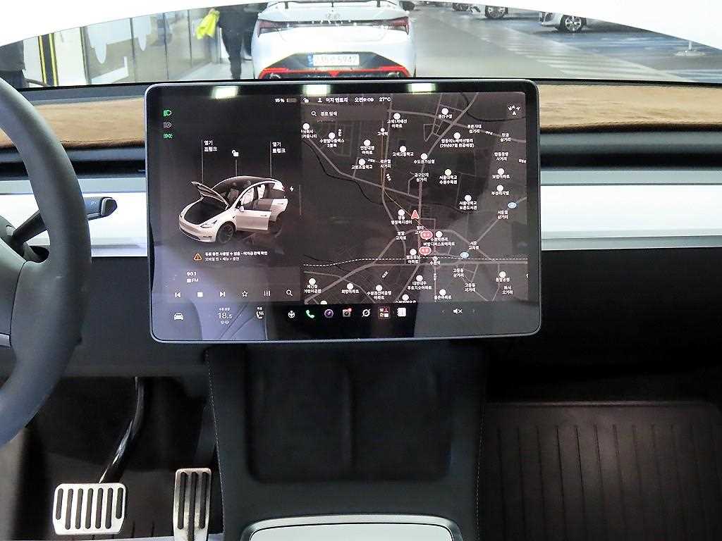 Tesla Model Y — photo 11