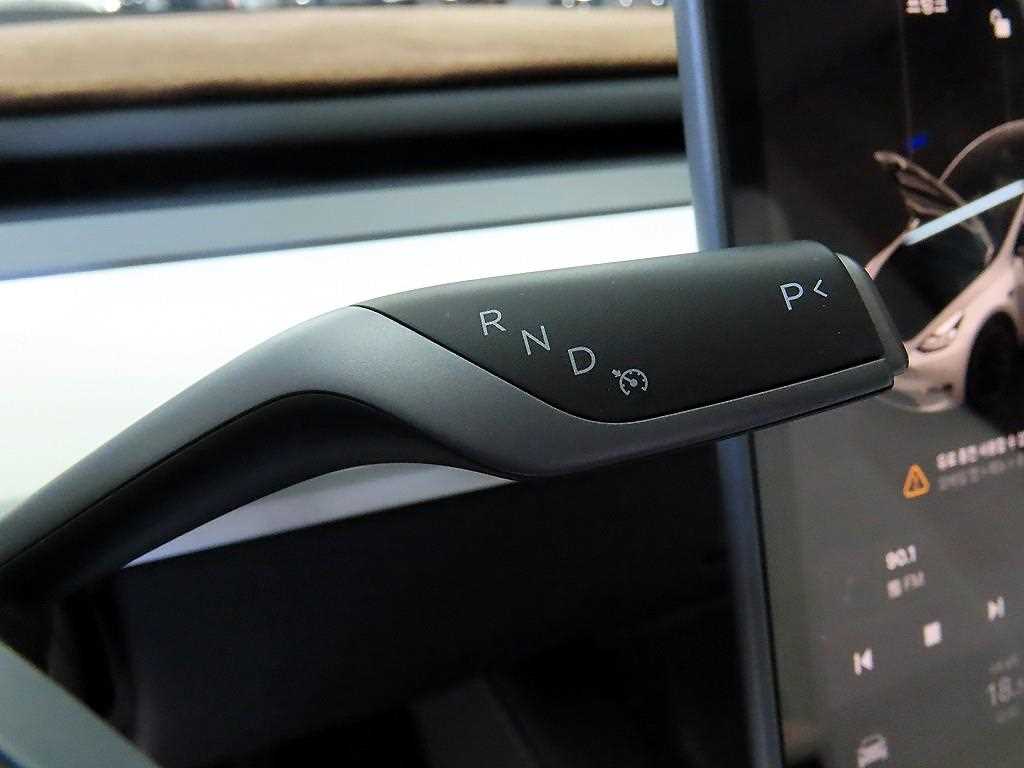Tesla Model Y — photo 12