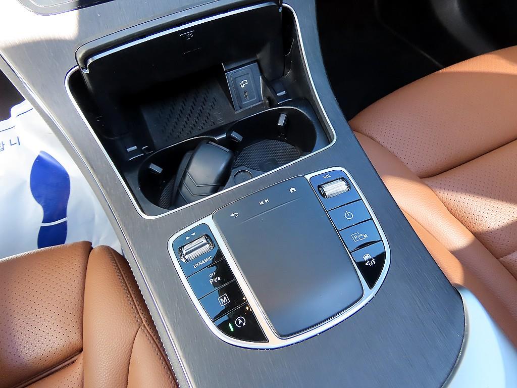 Mercedes-Benz GLC-Class — photo 12