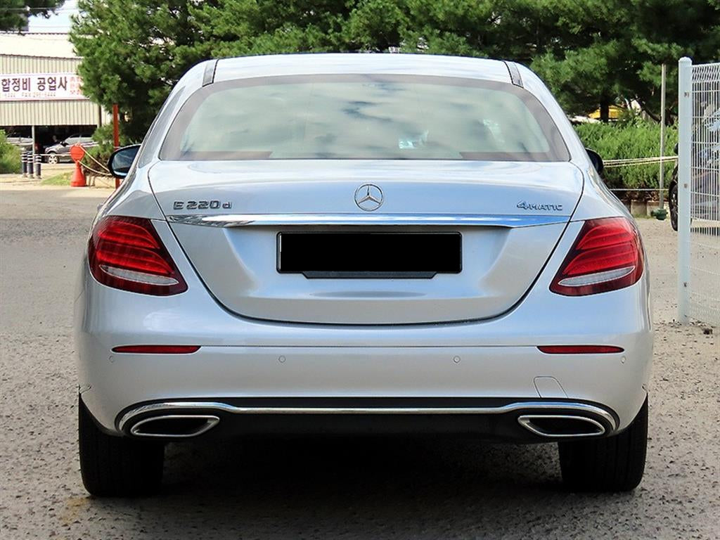 Mercedes-Benz E-Class — photo 04