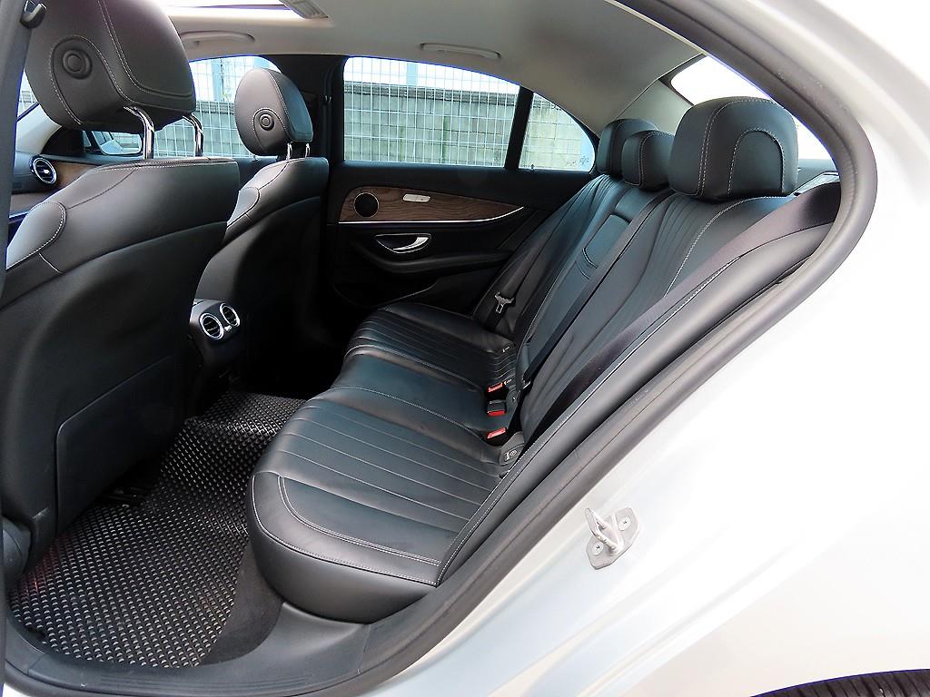 Mercedes-Benz E-Class — photo 06