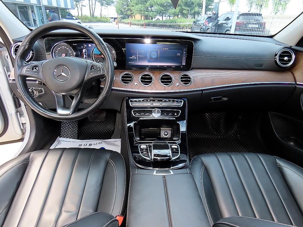 Mercedes-Benz E-Class — photo 07