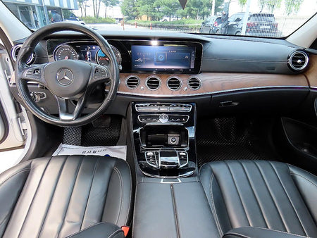 Mercedes-Benz E-Class — photo 07