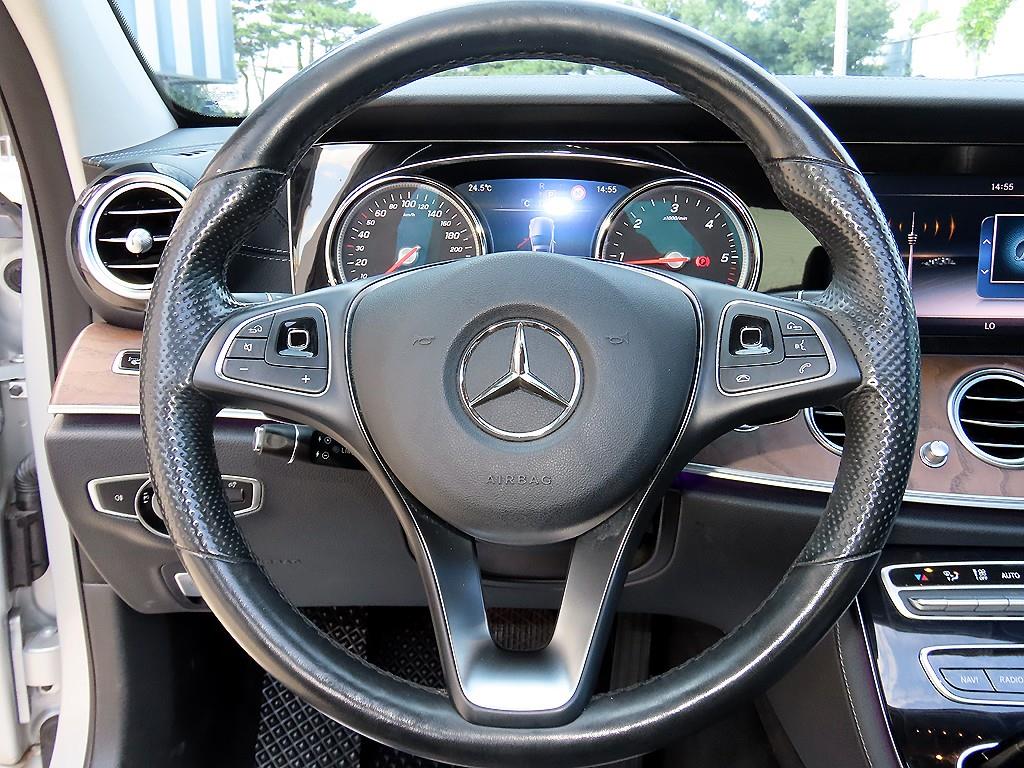 Mercedes-Benz E-Class — photo 08