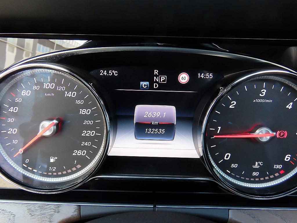 Mercedes-Benz E-Class — photo 09
