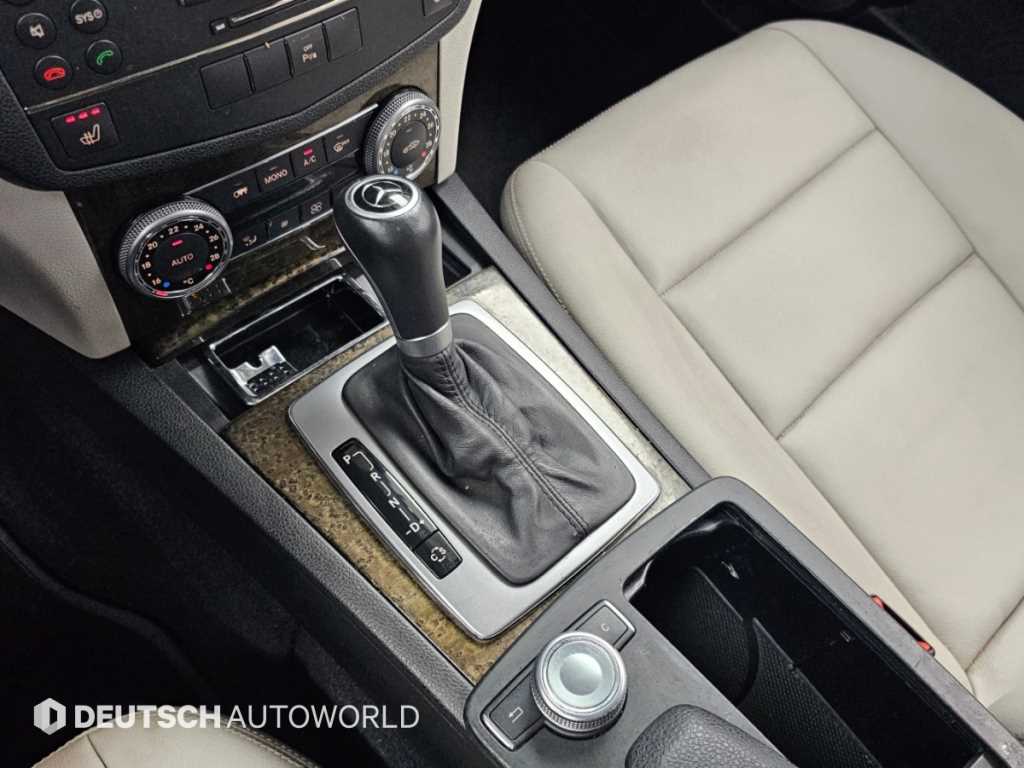 Mercedes-Benz C-Class — photo 09