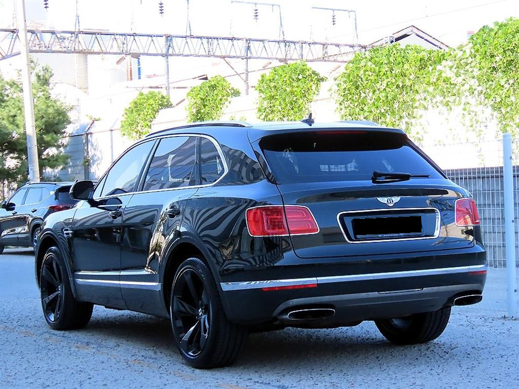 Bentley Bentayga — photo 03