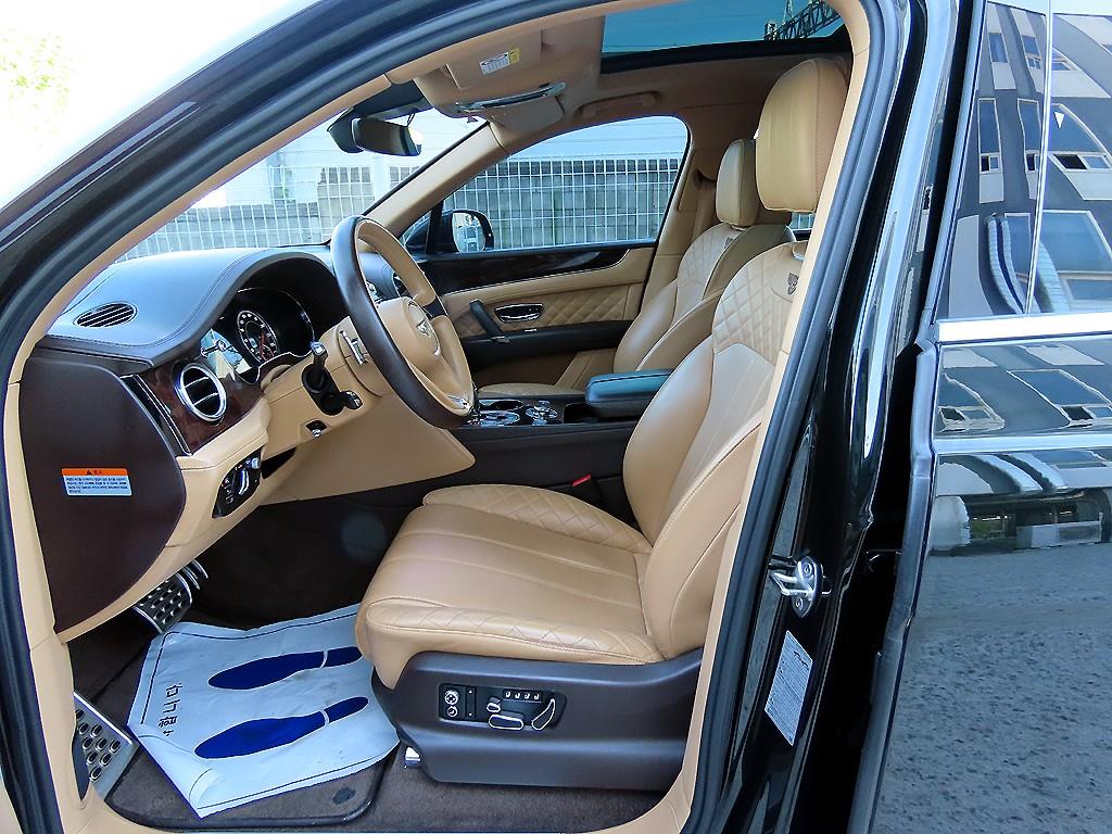 Bentley Bentayga — photo 05