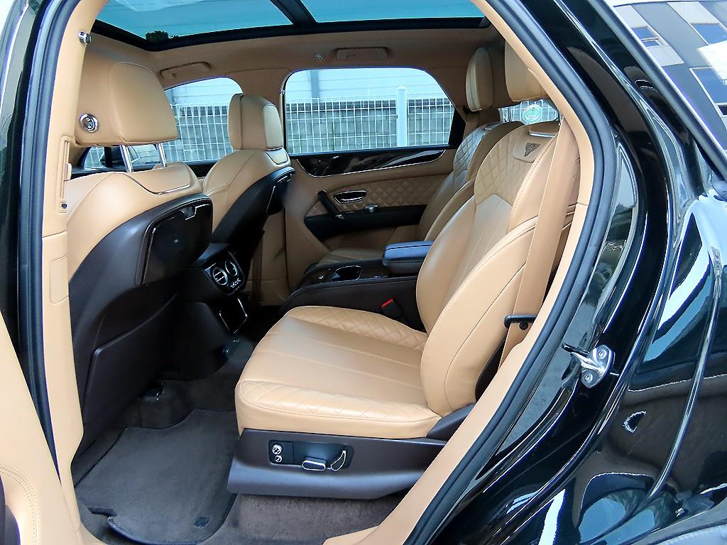 Bentley Bentayga — photo 06