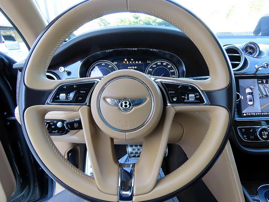 Bentley Bentayga — photo 08