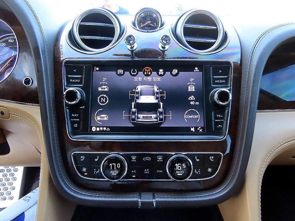 Bentley Bentayga — photo 12