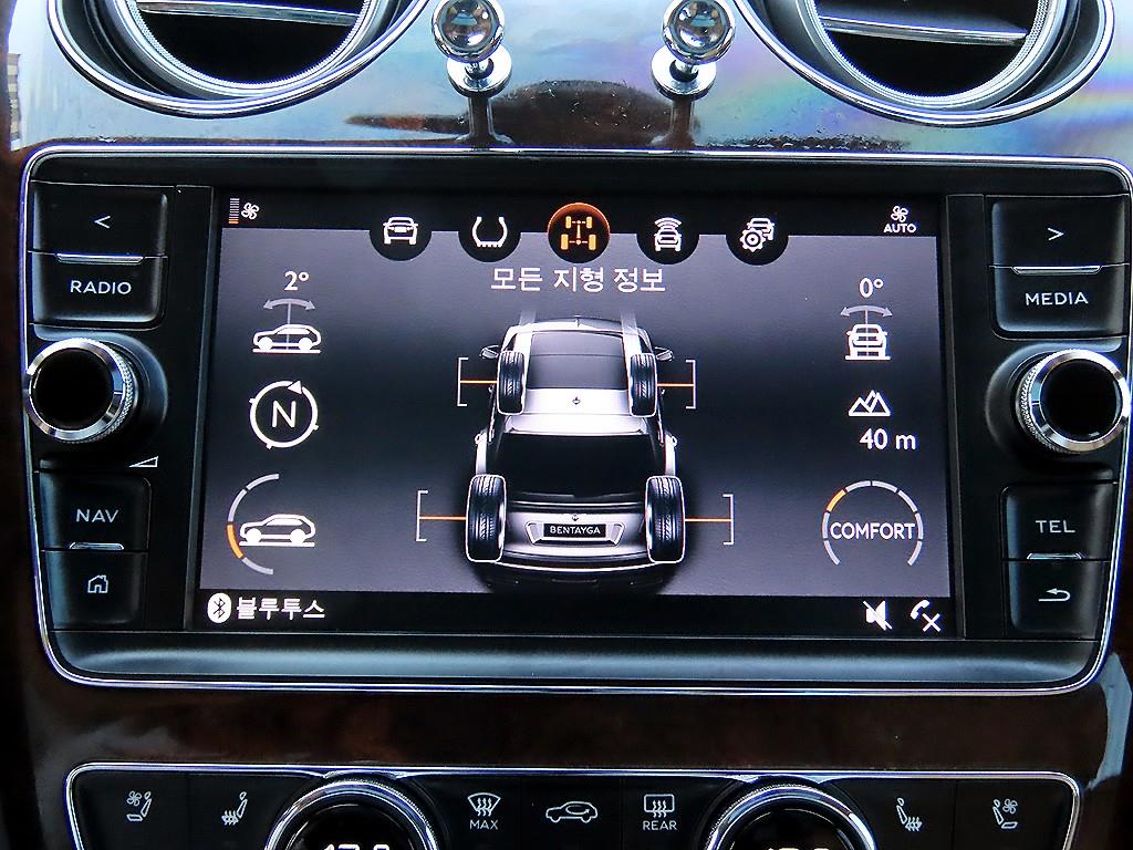 Bentley Bentayga — photo 13