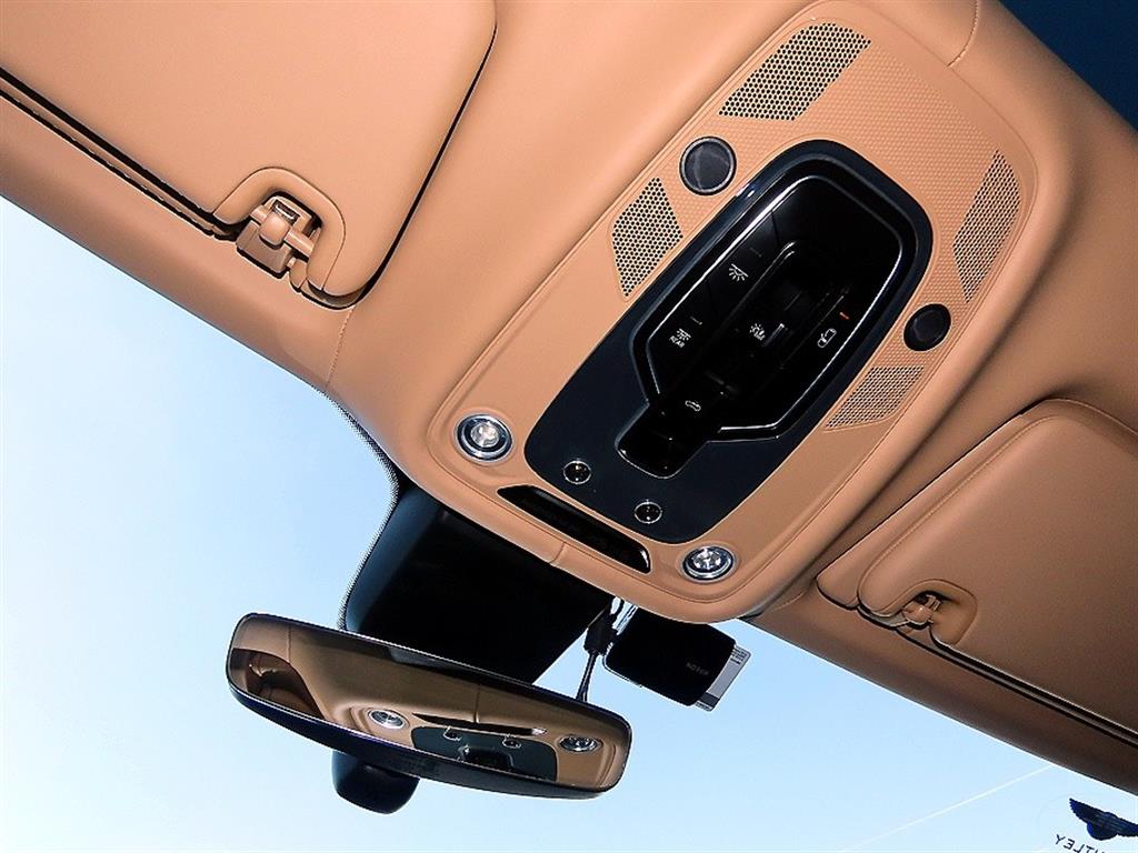 Bentley Bentayga — photo 14