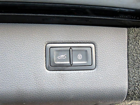 Bentley Bentayga — photo 16