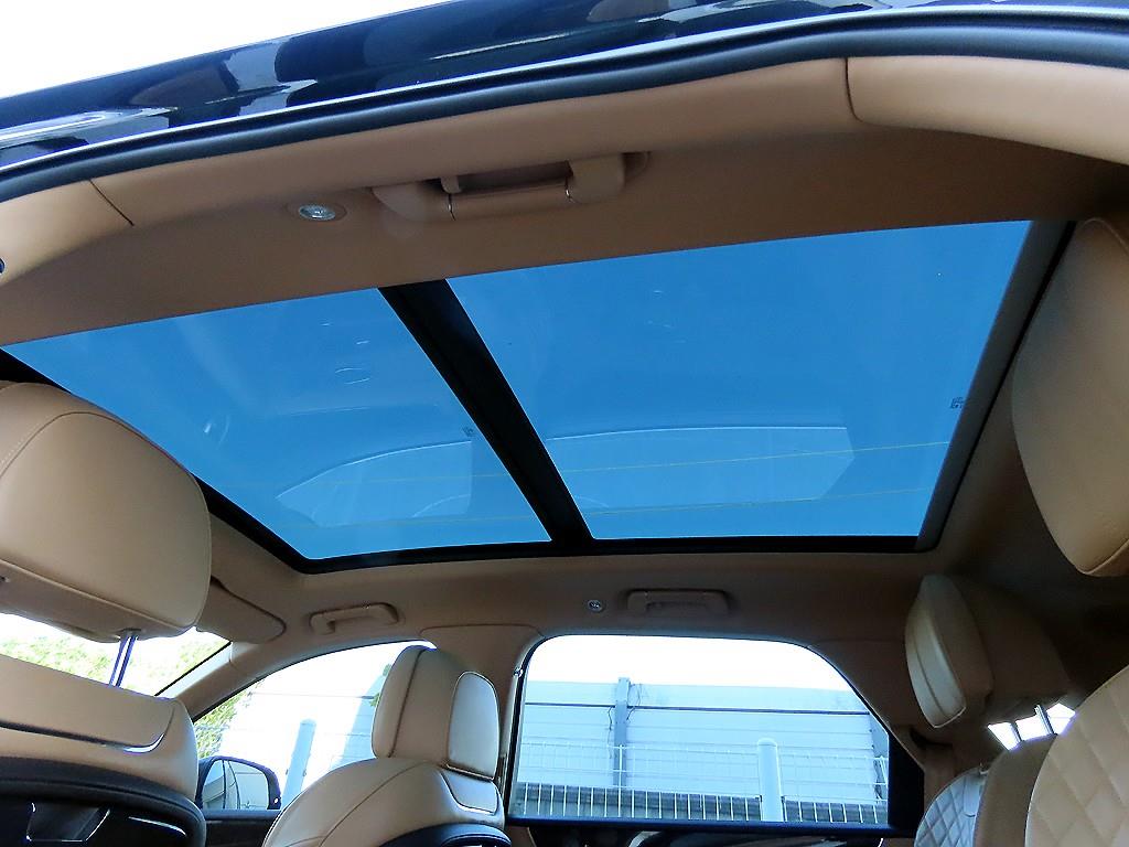 Bentley Bentayga — photo 17