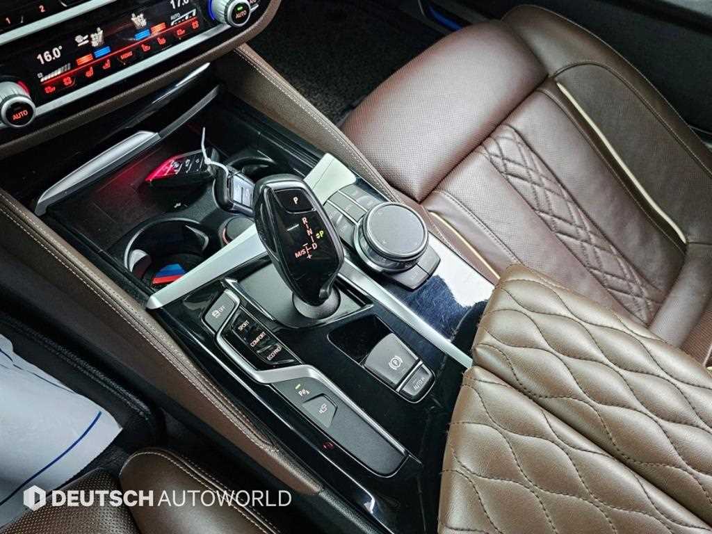 BMW 5-Series — photo 09