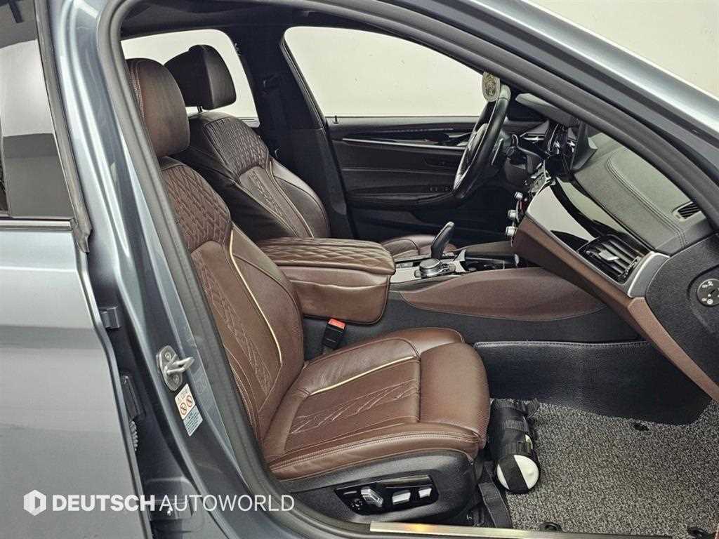 BMW 5-Series — photo 10