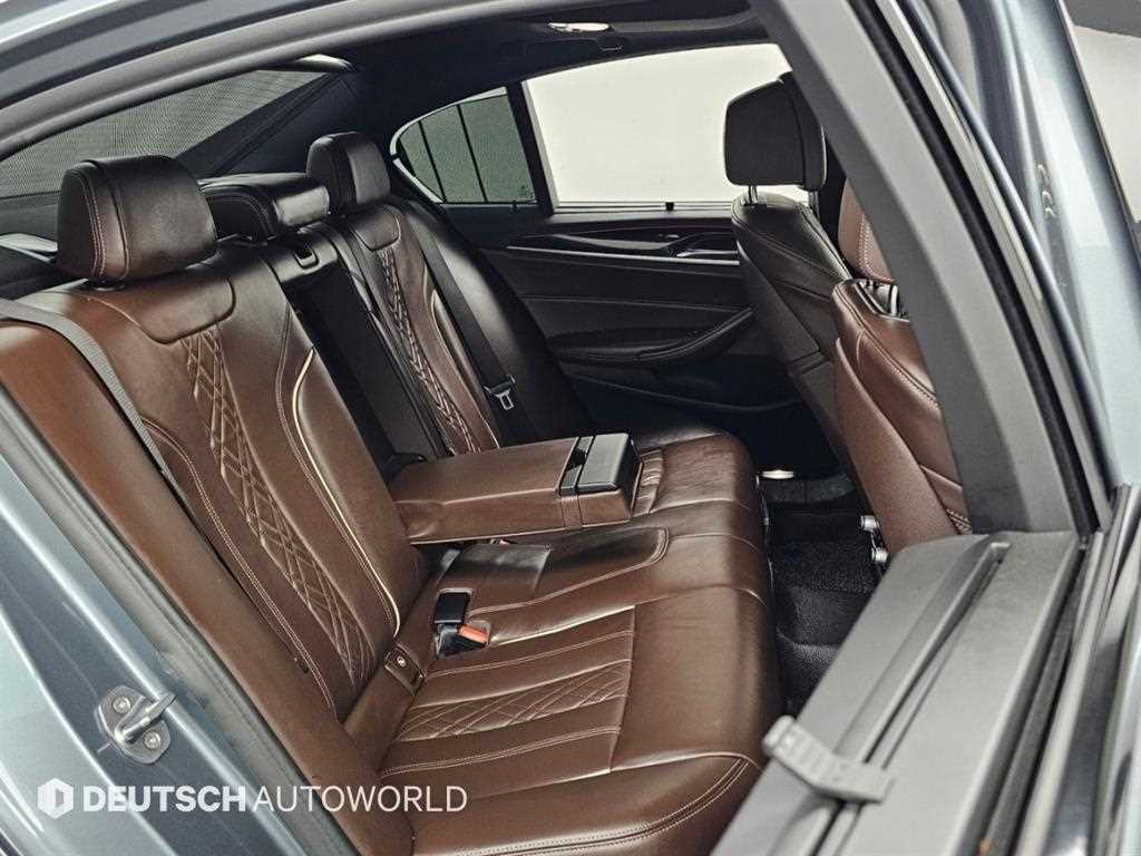 BMW 5-Series — photo 12