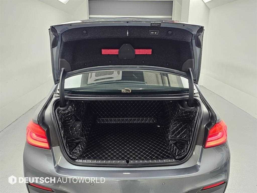 BMW 5-Series — photo 19