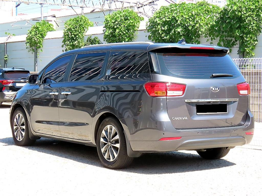 Kia Carnival — photo 03