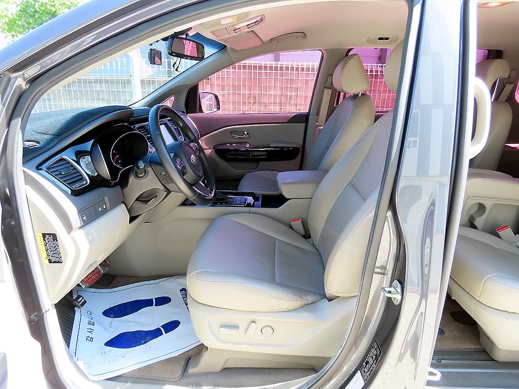 Kia Carnival — photo 05
