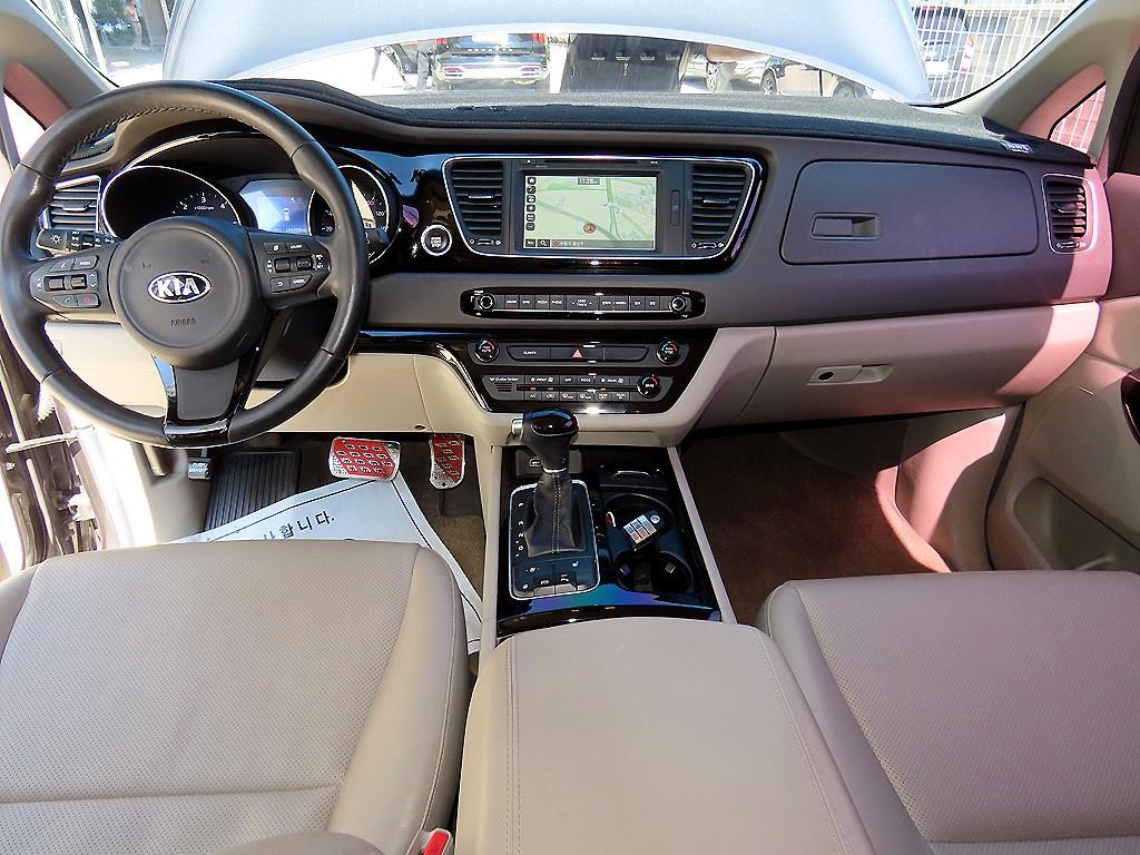 Kia Carnival — photo 08