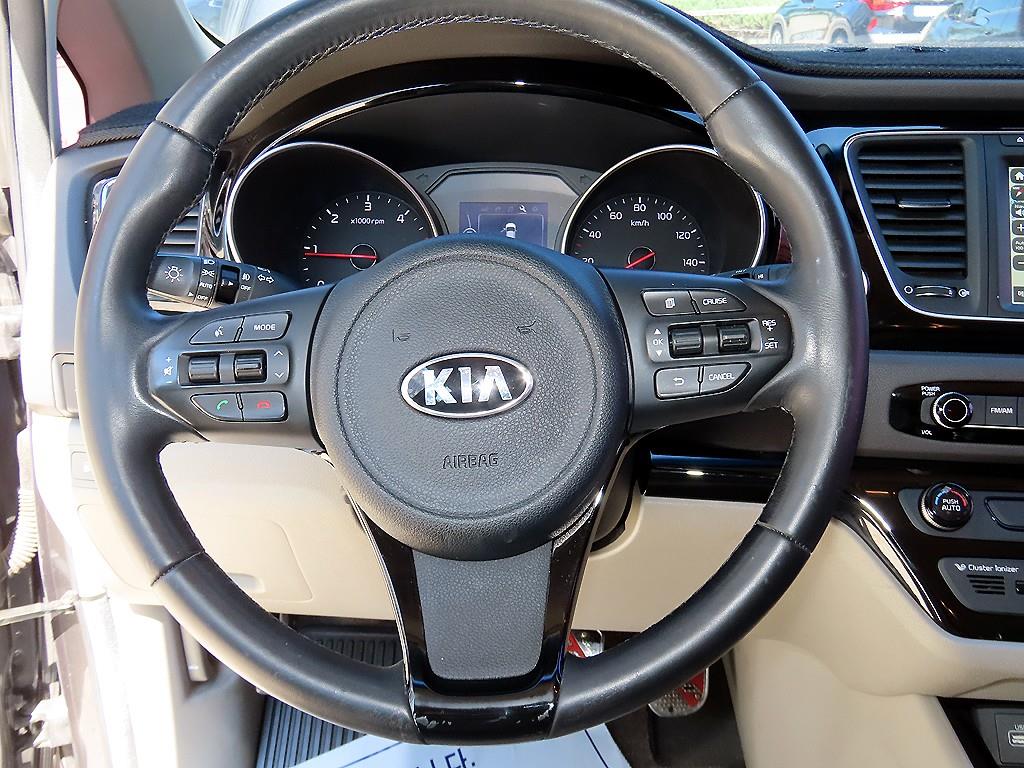 Kia Carnival — photo 09
