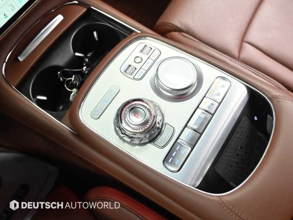 Genesis G90 — photo 09