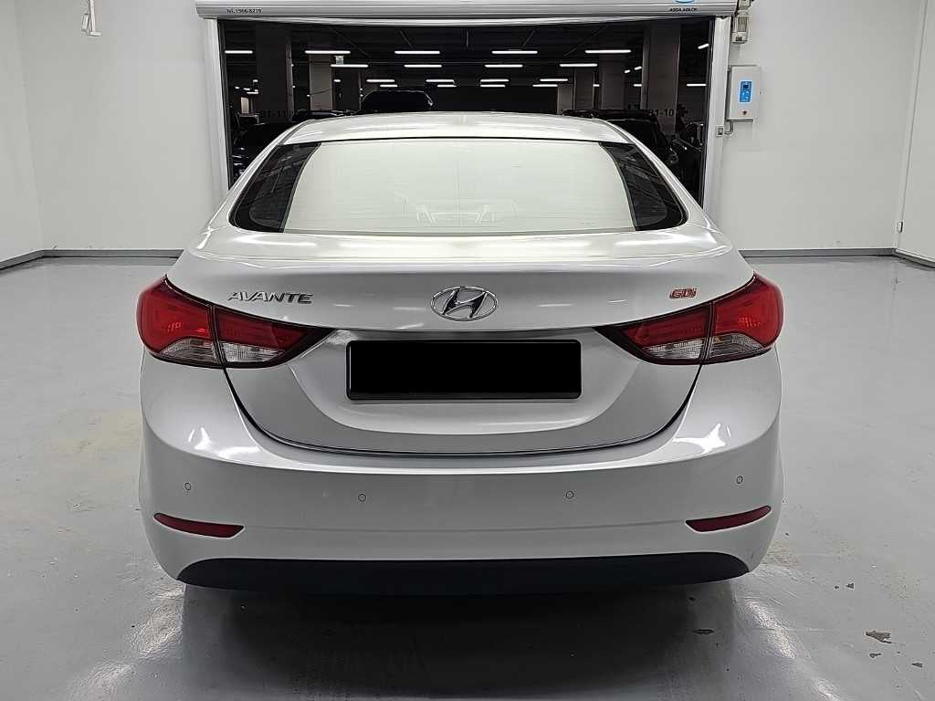 Hyundai Avante — photo 02