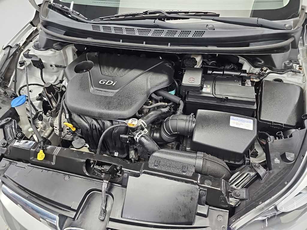 Hyundai Avante — photo 05