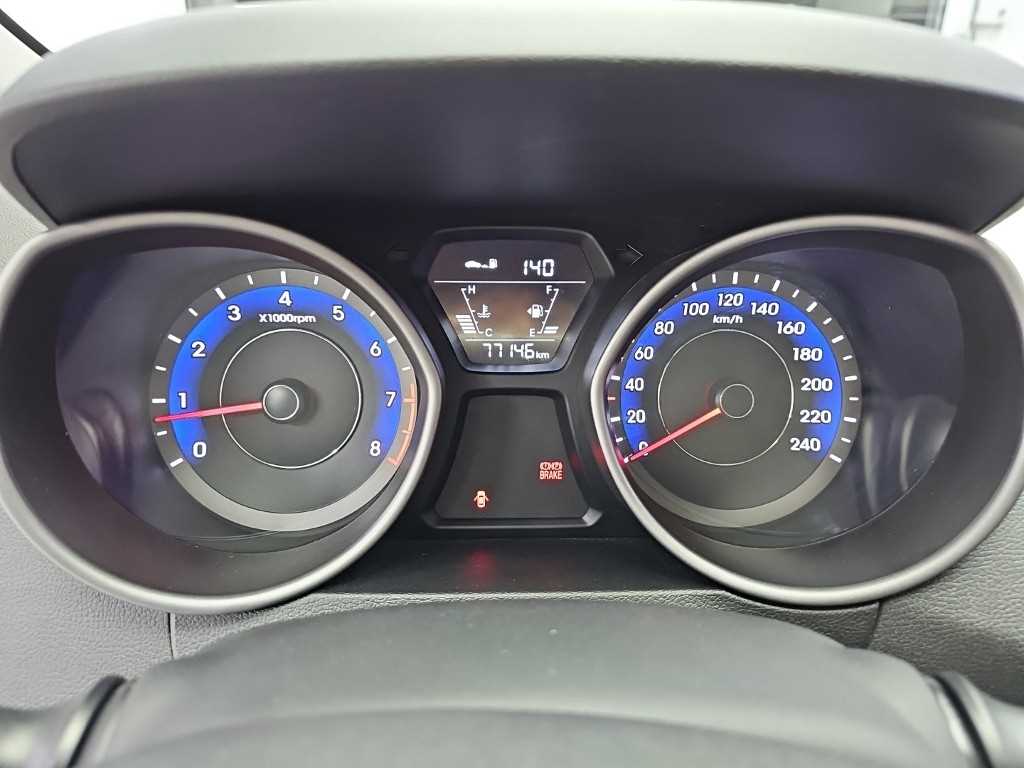 Hyundai Avante — photo 06