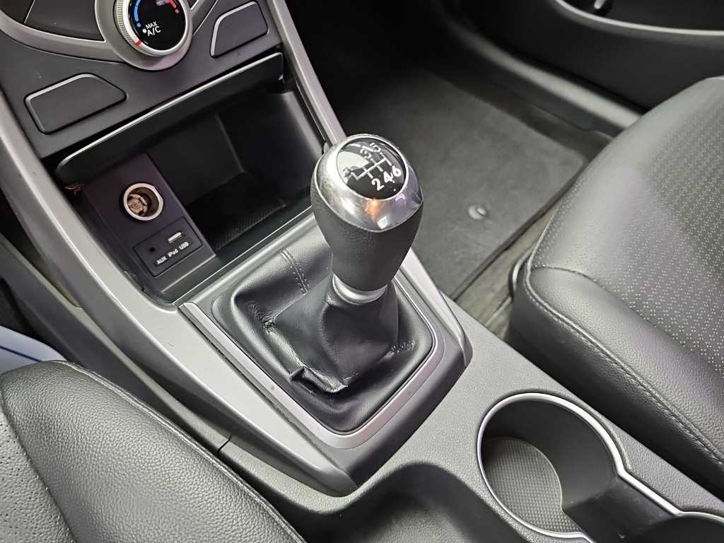Hyundai Avante — photo 08