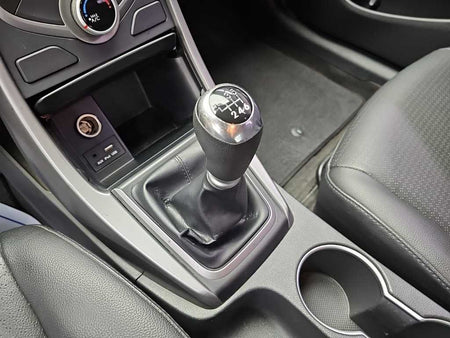 Hyundai Avante — photo 08