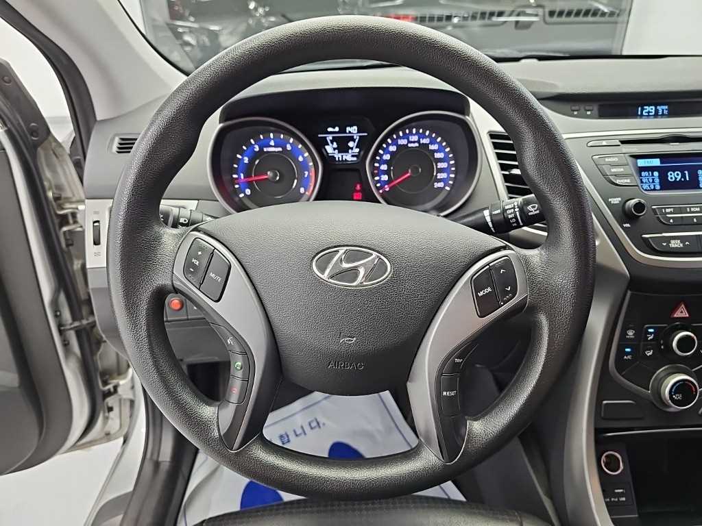 Hyundai Avante — photo 09