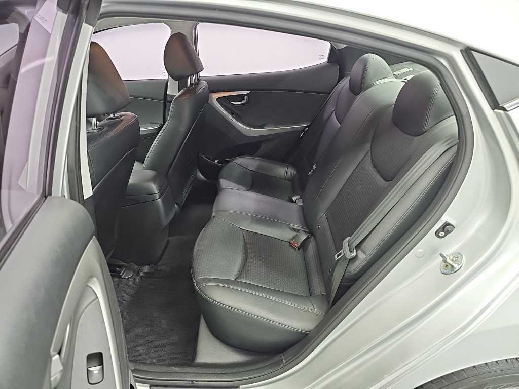 Hyundai Avante — photo 12