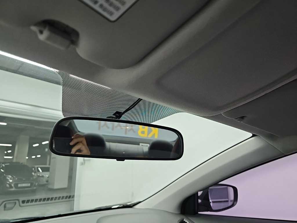 Hyundai Avante — photo 13