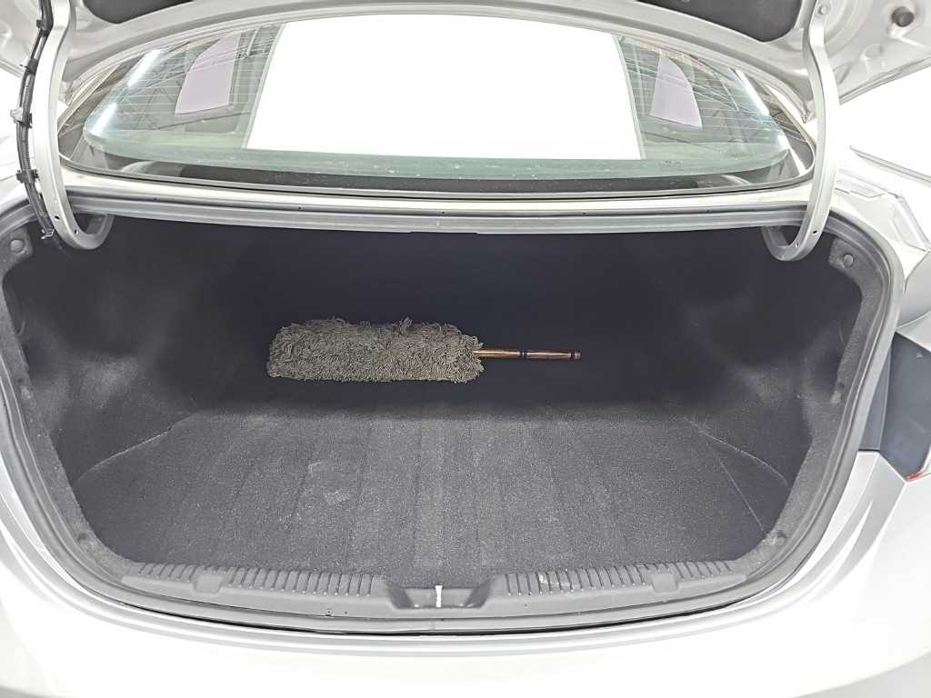 Hyundai Avante — photo 16
